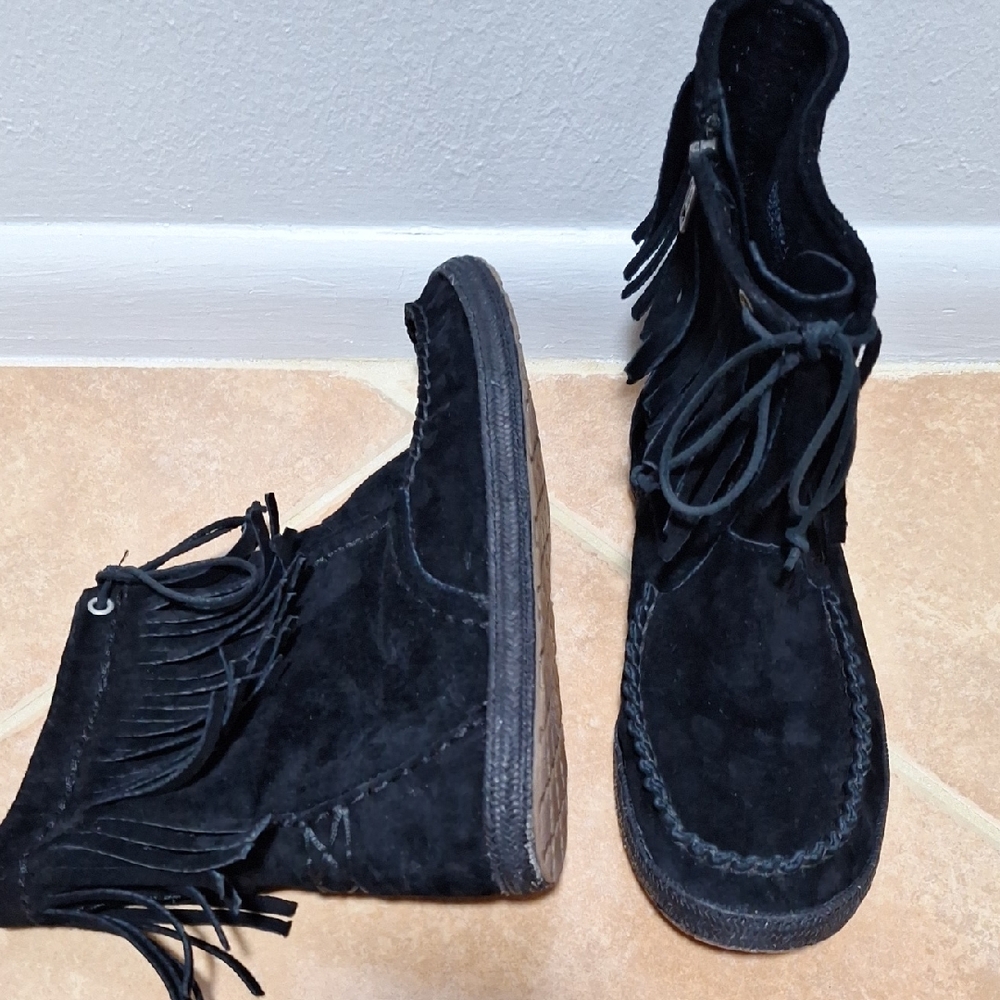 UGG Australia Kaysa Ankle Black Sued Moccasin Boots Zize 9 In Good Condition
